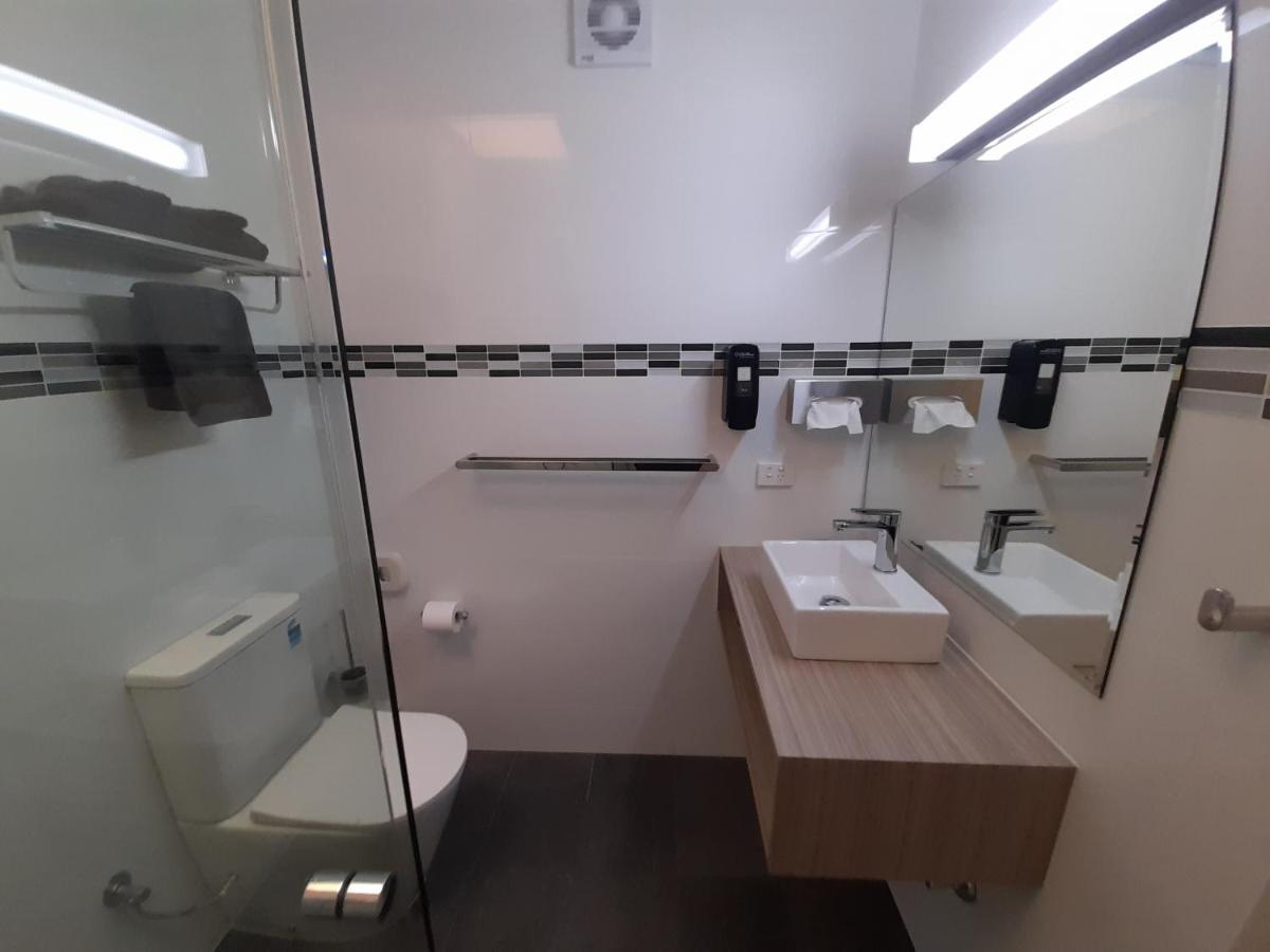 Castle Creek Motor Inn 유로아 외부 사진