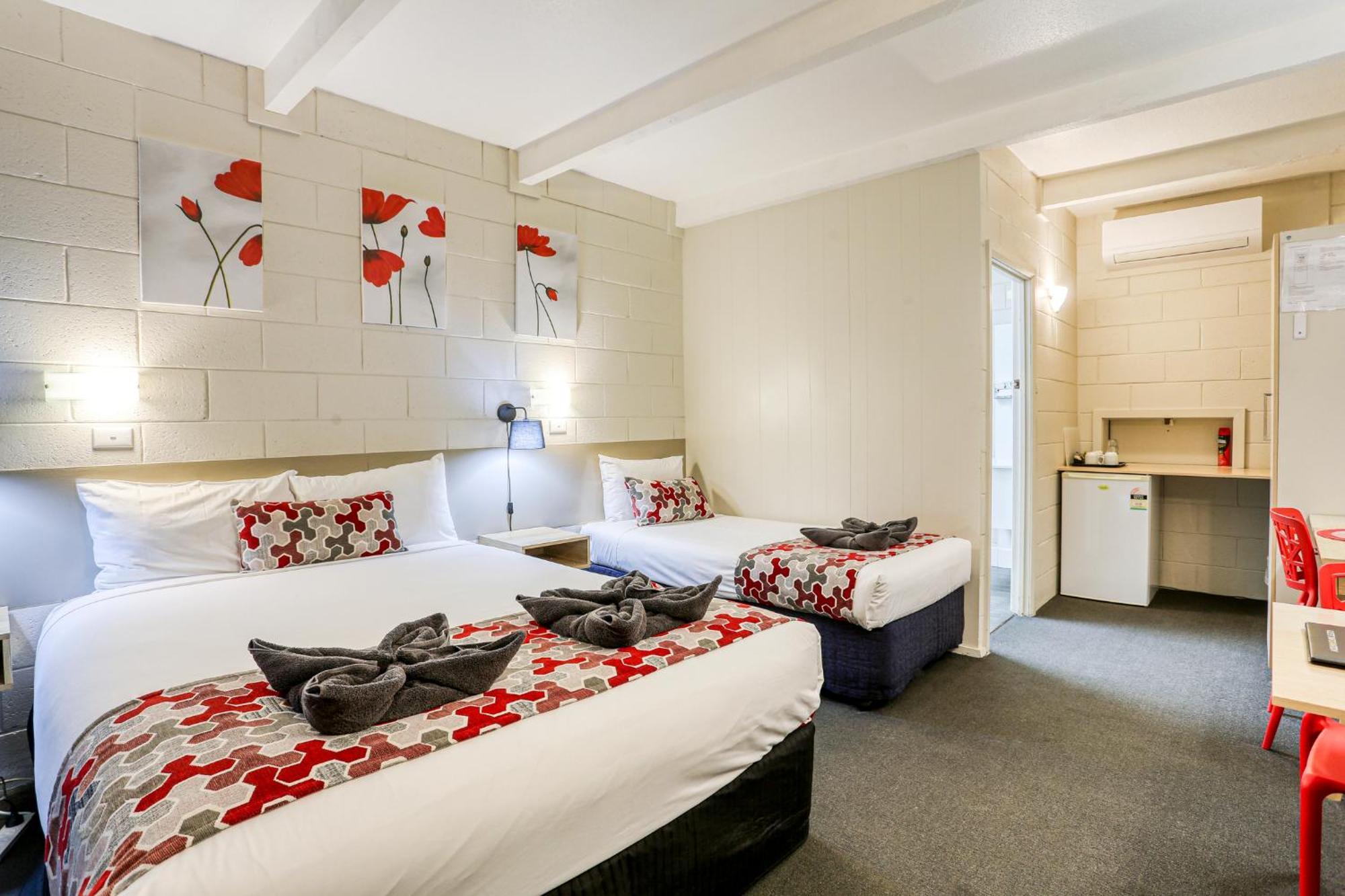 Castle Creek Motor Inn 유로아 외부 사진
