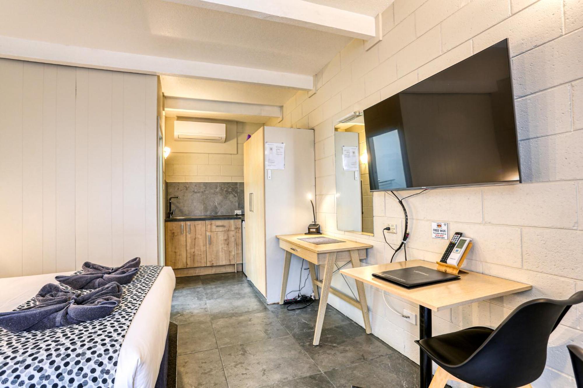 Castle Creek Motor Inn 유로아 외부 사진