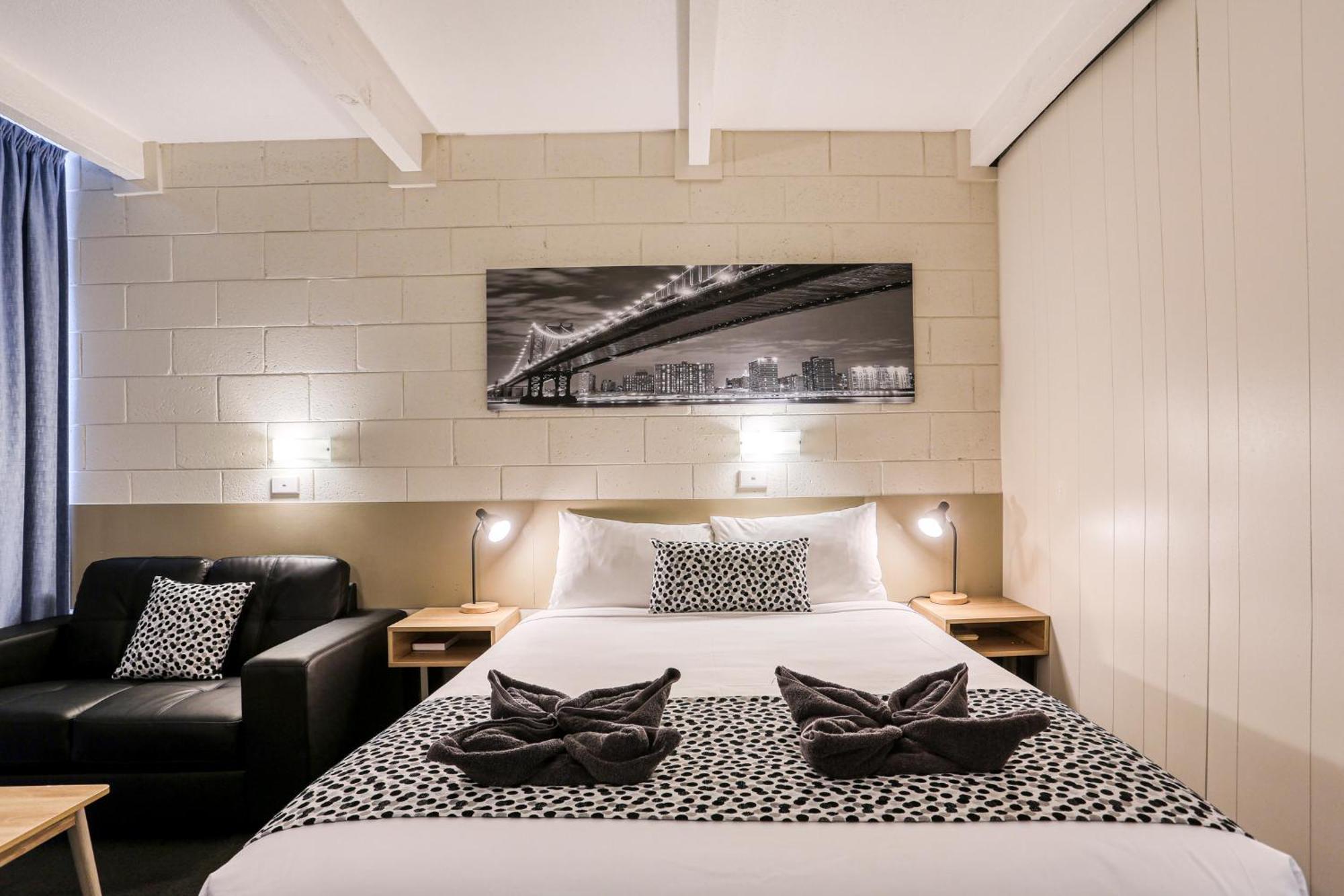 Castle Creek Motor Inn 유로아 외부 사진