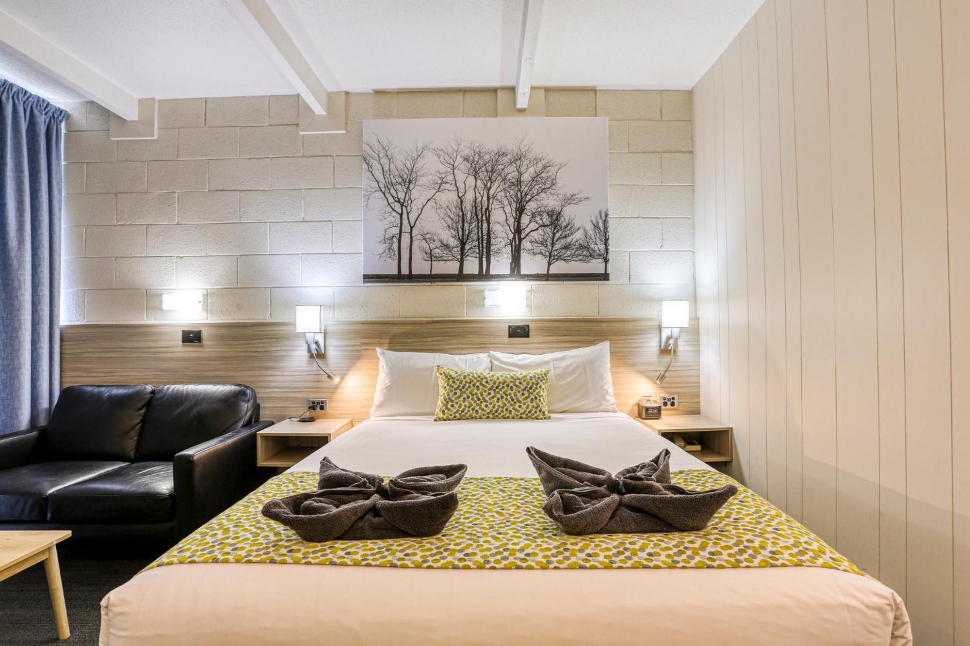 Castle Creek Motor Inn 유로아 외부 사진
