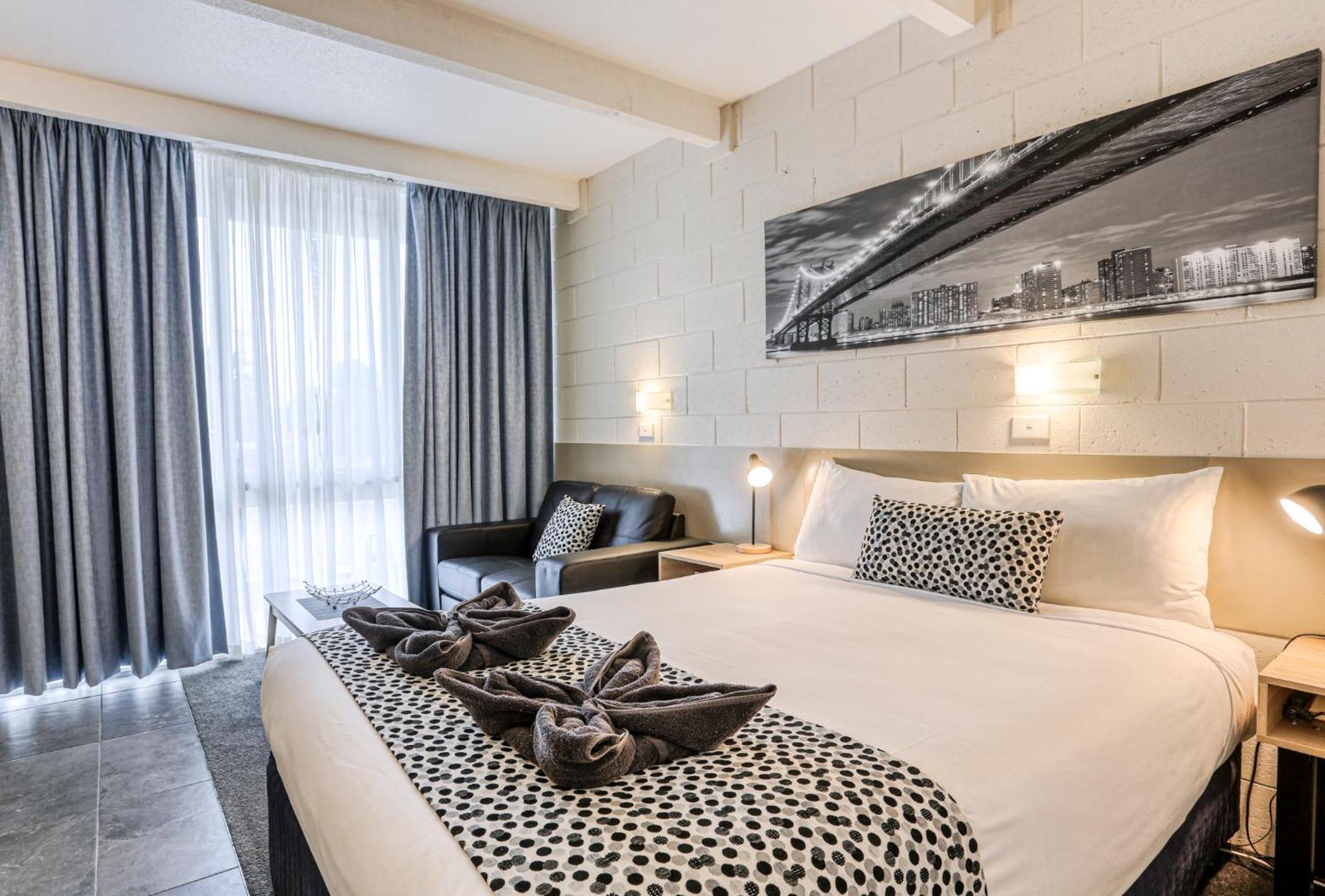 Castle Creek Motor Inn 유로아 외부 사진