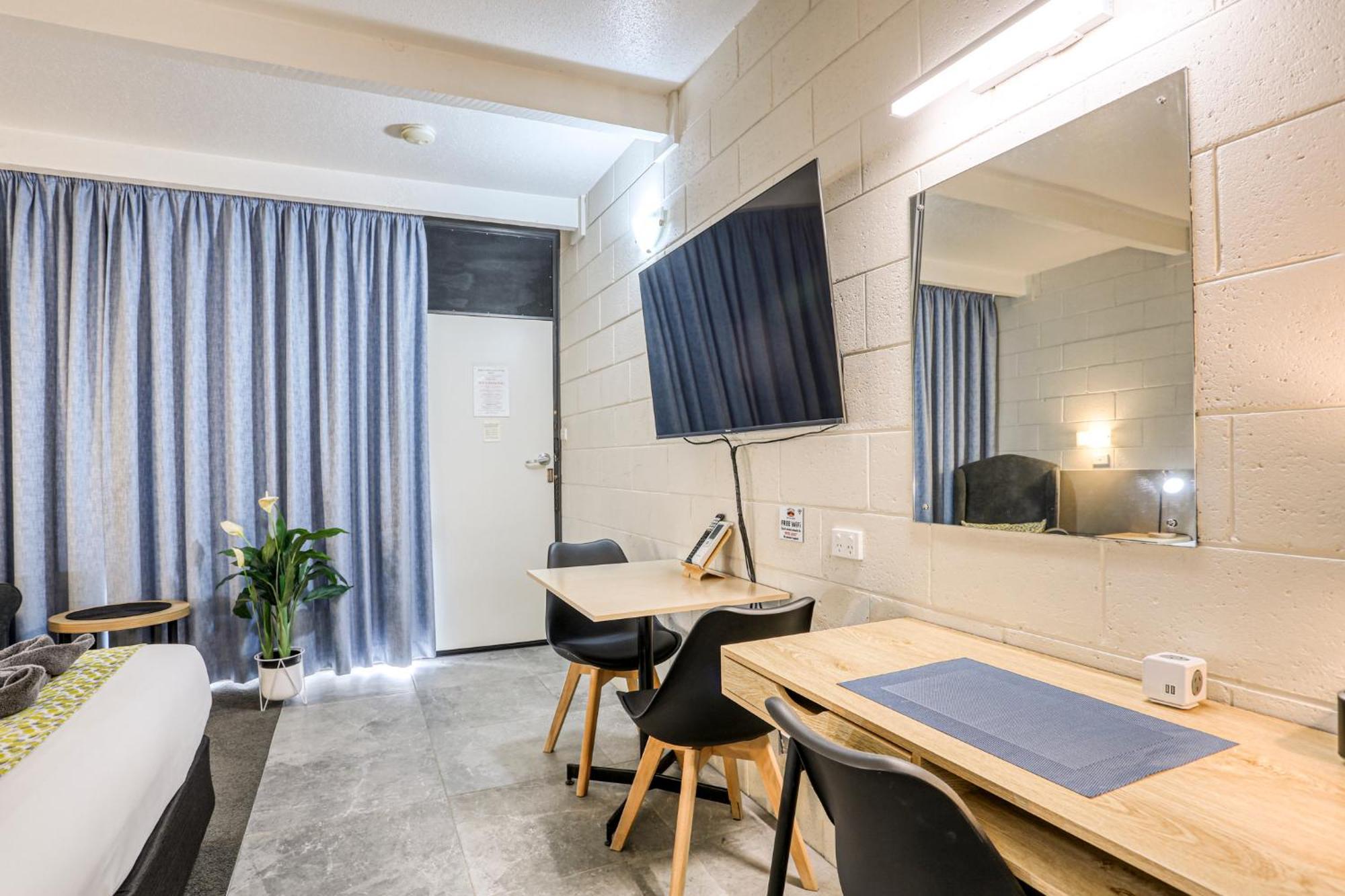 Castle Creek Motor Inn 유로아 외부 사진