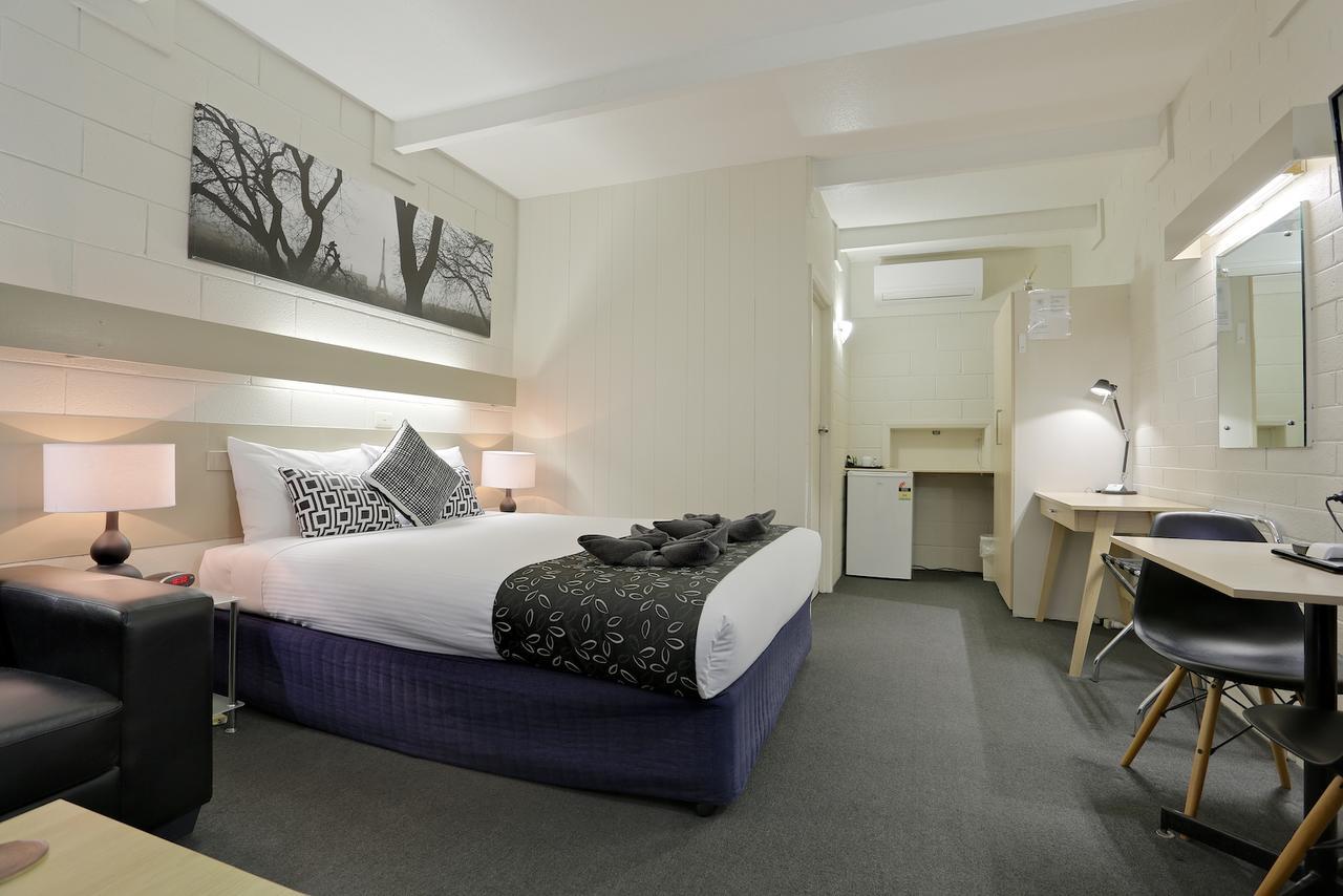 Castle Creek Motor Inn 유로아 외부 사진