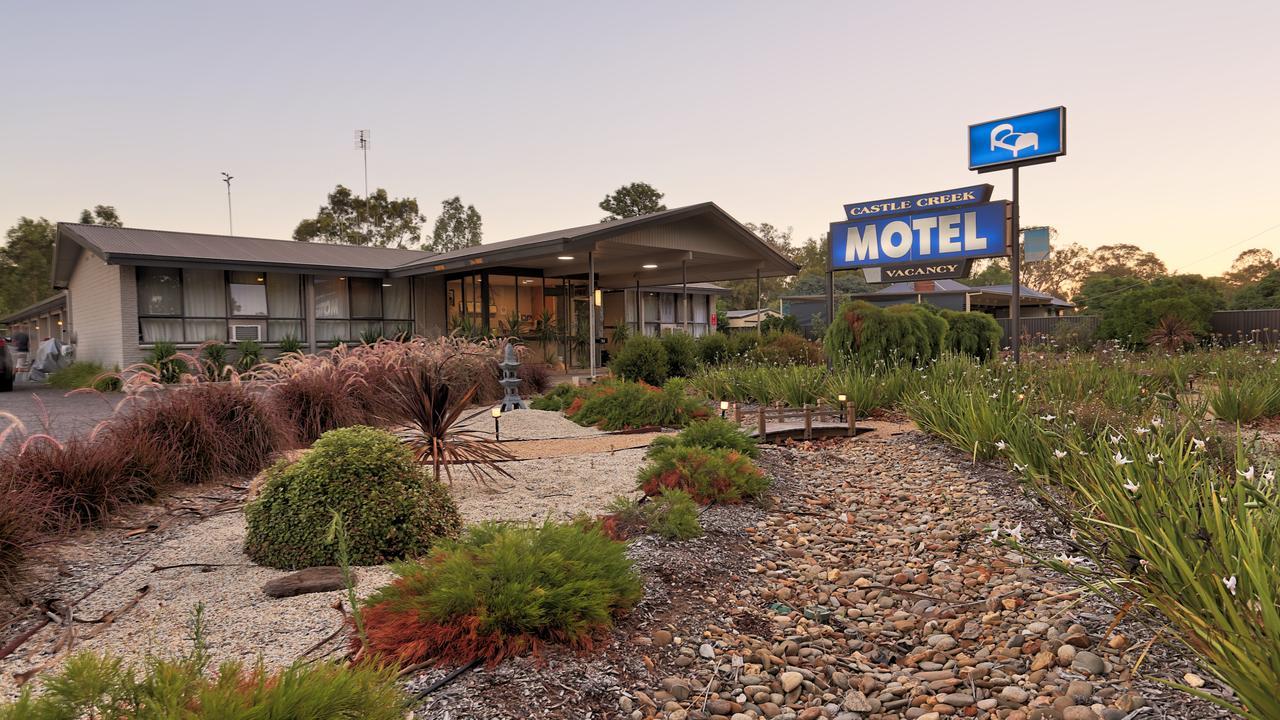 Castle Creek Motor Inn 유로아 외부 사진