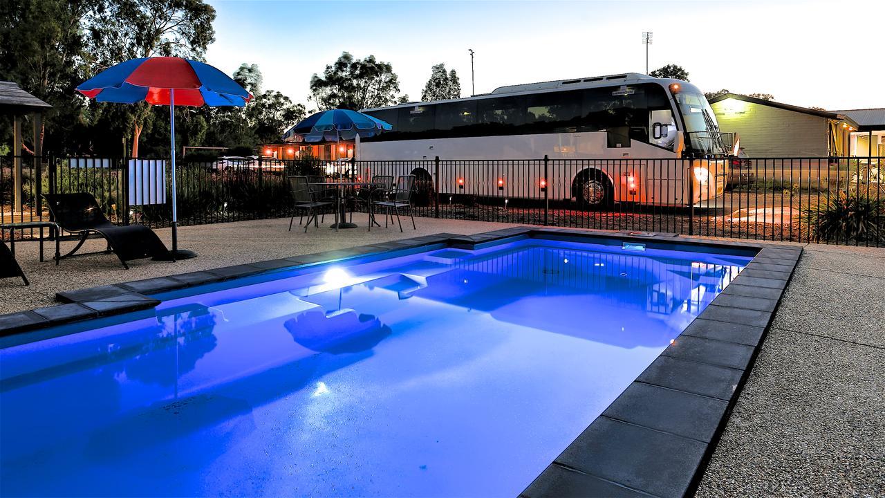 Castle Creek Motor Inn 유로아 외부 사진