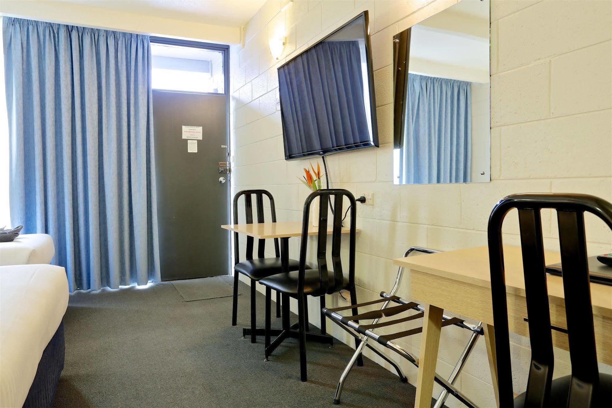 Castle Creek Motor Inn 유로아 외부 사진