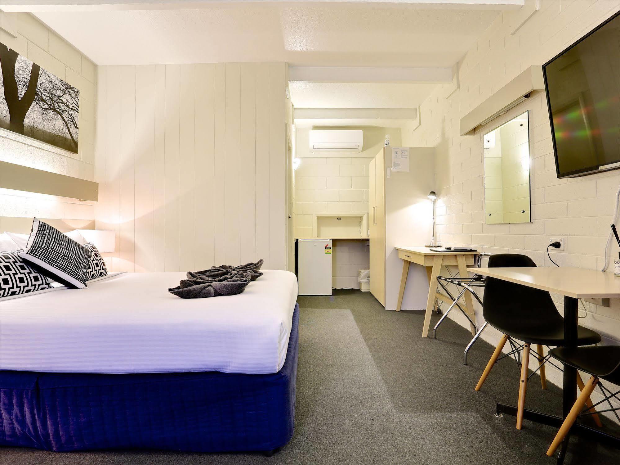 Castle Creek Motor Inn 유로아 외부 사진