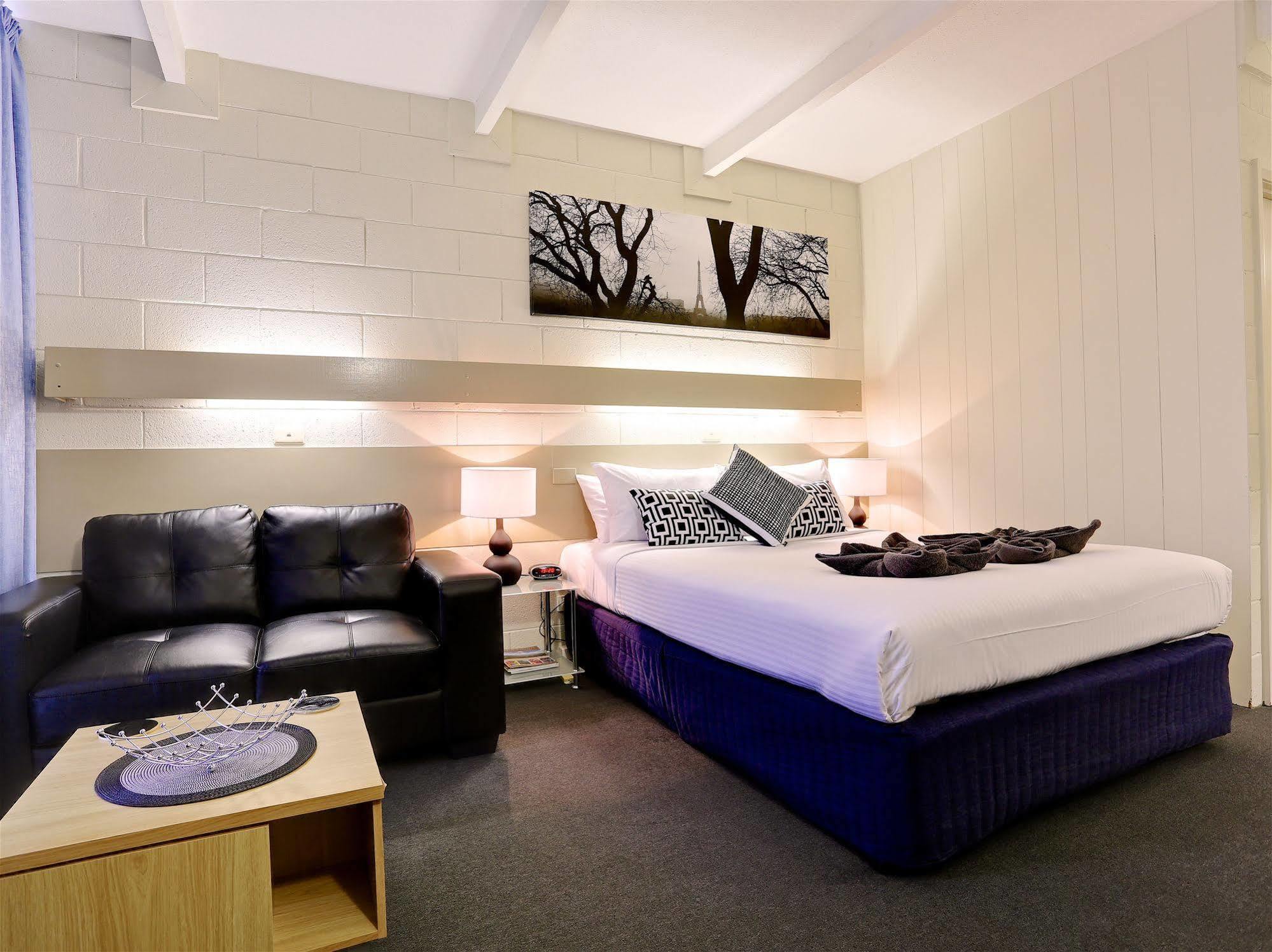 Castle Creek Motor Inn 유로아 외부 사진