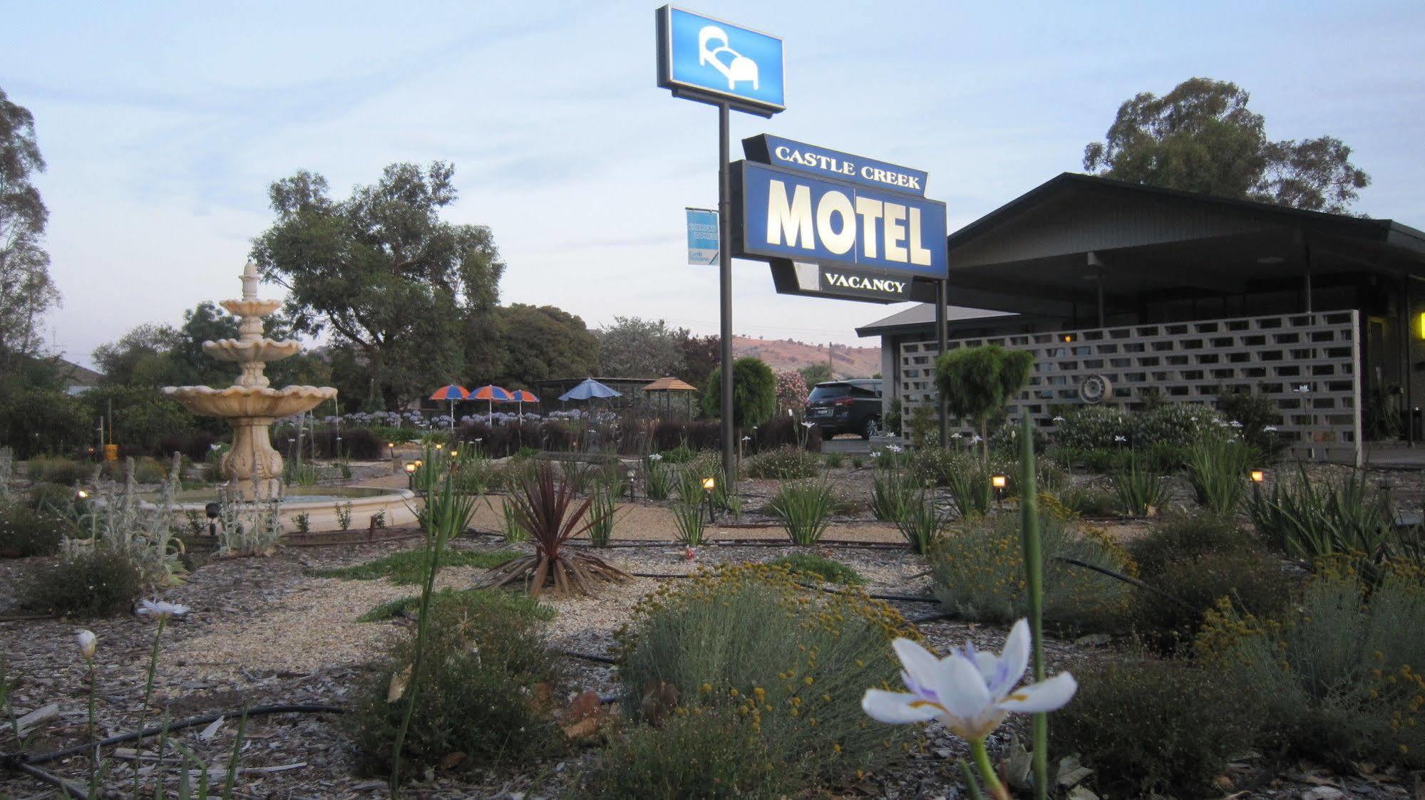 Castle Creek Motor Inn 유로아 외부 사진
