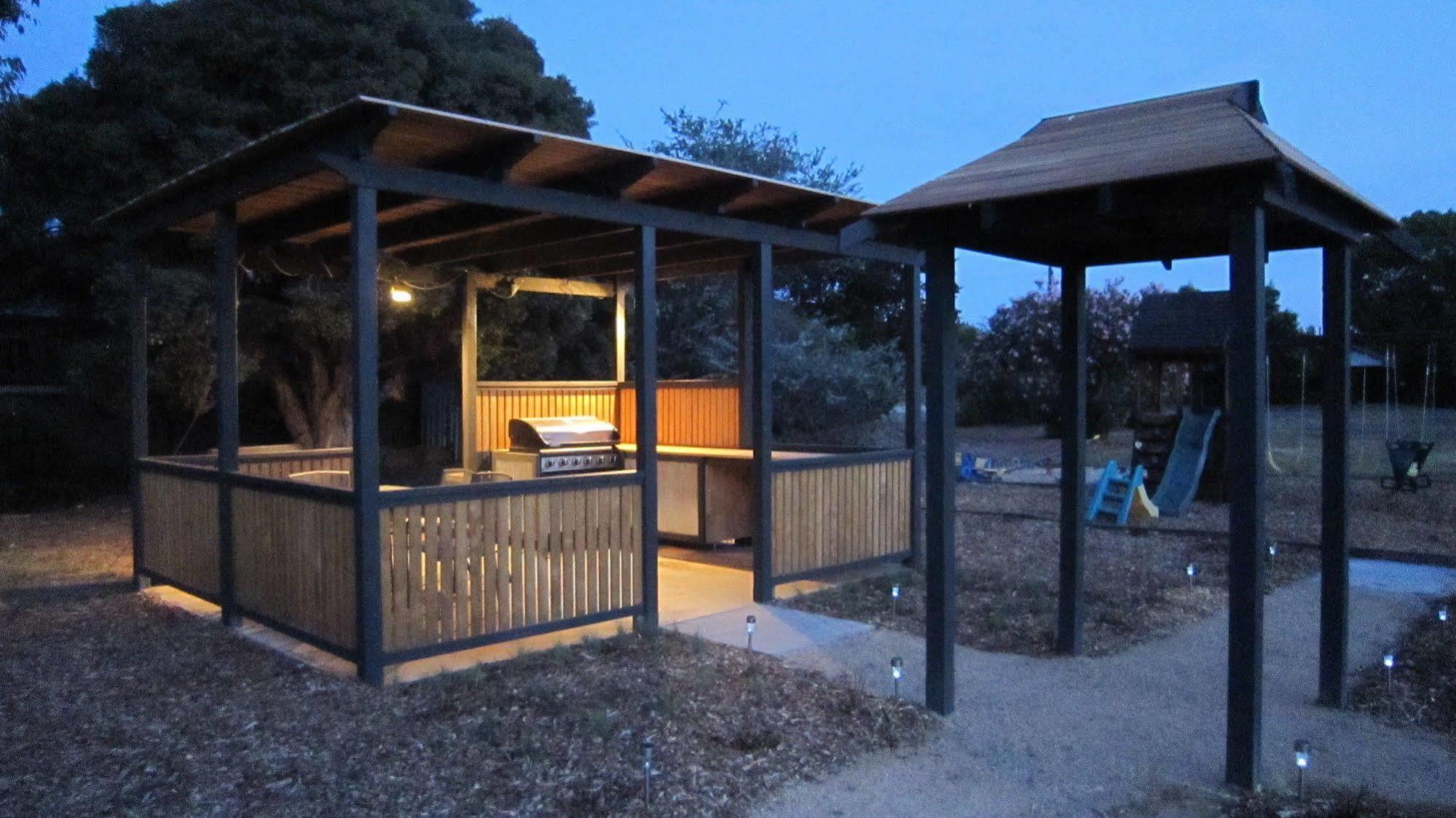 Castle Creek Motor Inn 유로아 외부 사진